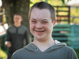 Junge mit Trisomie 21